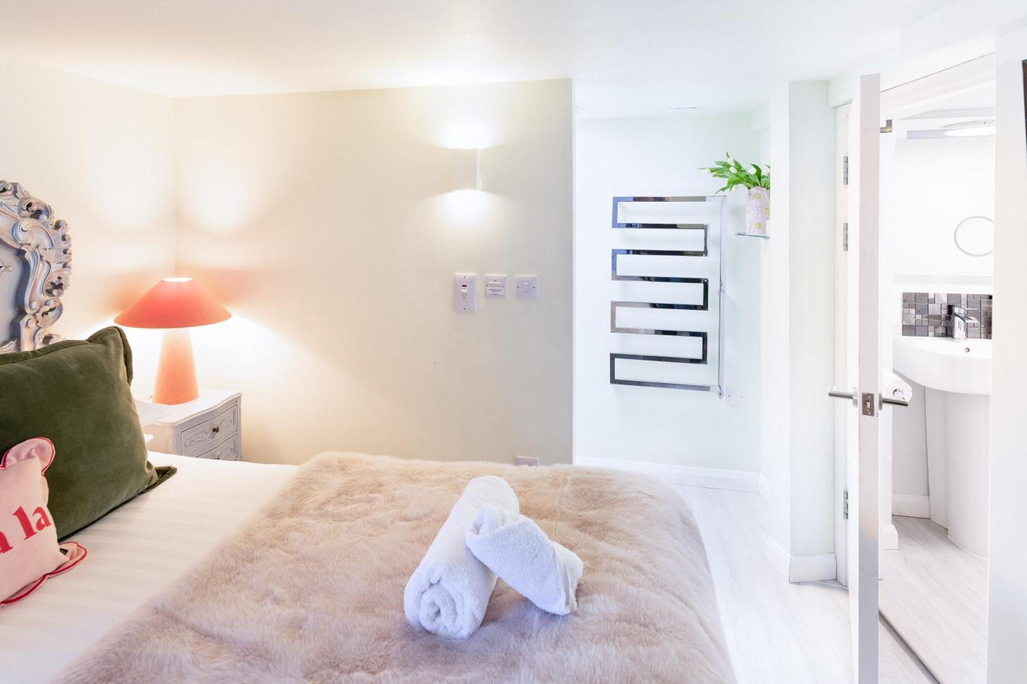Gorgeous Boutique Flat Sleeps 2 In Lyme Regis Villa Bagian luar foto
